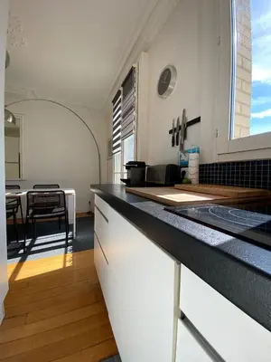 Cuisine ou kitchenette dans l'établissement Nice Sunny Central Paris