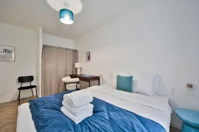 Un ou plusieurs lits dans un hébergement de l'établissement Appartement de charme proche du Canal Saint-Martin