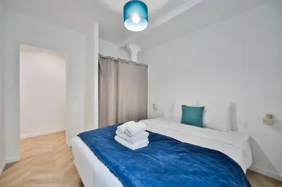 Un ou plusieurs lits dans un hébergement de l'établissement Appartement de charme proche du Canal Saint-Martin