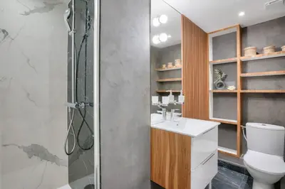 Salle de bains dans l'établissement Beautiful 3 Bedrooms apt near Eiffel Tower