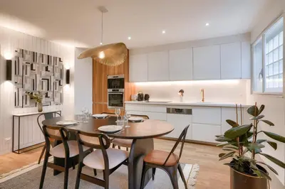 Cuisine ou kitchenette dans l'établissement Beautiful 3 Bedrooms apt near Eiffel Tower