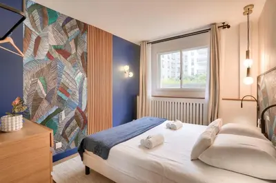 Un ou plusieurs lits dans un hébergement de l'établissement Beautiful 3 Bedrooms apt near Eiffel Tower
