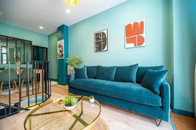 Coin salon dans l'établissement Beautiful Apartment close to Eiffel Tower