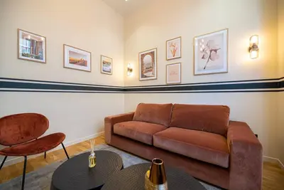 Coin salon dans l'établissement Lovely flat in eiffel tower area