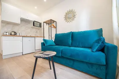 Cuisine ou kitchenette dans l'établissement Cosy apartment in Paris
