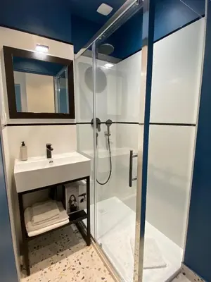Salle de bains dans l'établissement Les Appartements du Grand Hôtel Clichy Paris