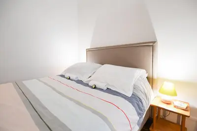 Un ou plusieurs lits dans un hébergement de l'établissement GuestReady - Appt lumineux dans le Quartier Latin