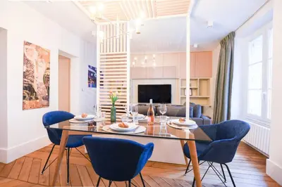 Coin salon dans l'établissement GuestReady - Apt de luxe Proche de la Tour Eiffel