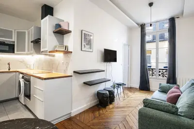 Cuisine ou kitchenette dans l'établissement Pick A Flat's Apartements in Louvre-Rivoli - Rue du Roule