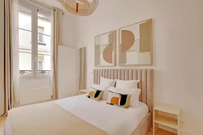 Un ou plusieurs lits dans un hébergement de l'établissement Pick A Flat's Apartements in Louvre-Rivoli - Rue du Roule