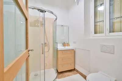Salle de bains dans l'établissement GuestReady - Bel appartement près du zoo de Paris