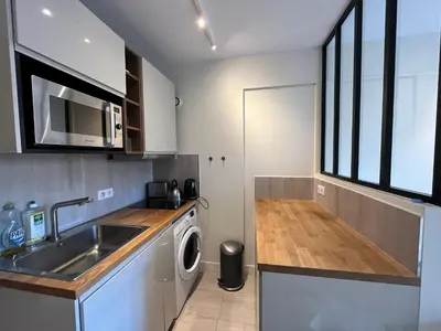 Cuisine ou kitchenette dans l'établissement Studio with Balcony 800m to Trocadéro and Tour Eiffel