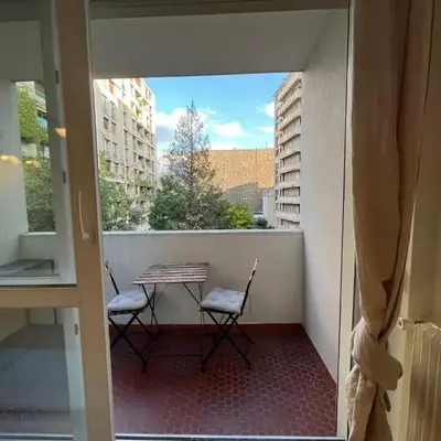 Studio with Balcony 800m to Trocadéro and Tour Eiffel