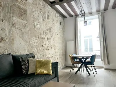 Coin salon dans l'établissement MARAIS Appartement 2 Chambres 2 Salles de bain - SPA JACUZZI !