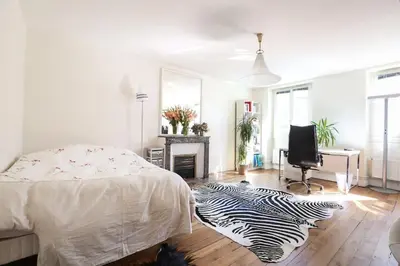 Un ou plusieurs lits dans un hébergement de l'établissement Central and Parisian style - 3 bedrooms