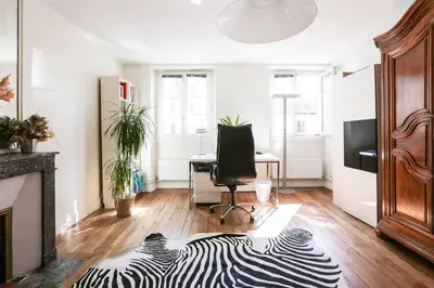 Télévision ou salle de divertissement dans l'établissement Central and Parisian style - 3 bedrooms
