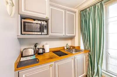 Cuisine ou kitchenette dans l'établissement GuestReady - Lux Studio - In Le Marais