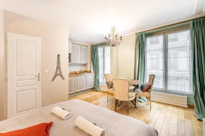 Cuisine ou kitchenette dans l'établissement GuestReady - Lux Studio - In Le Marais