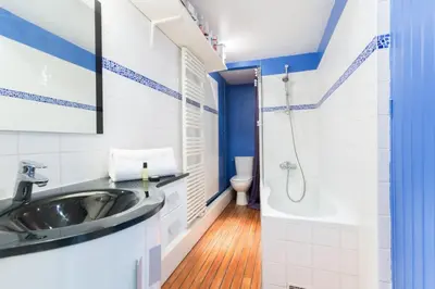 Salle de bains dans l'établissement GuestReady - Très bel Appartement confortable