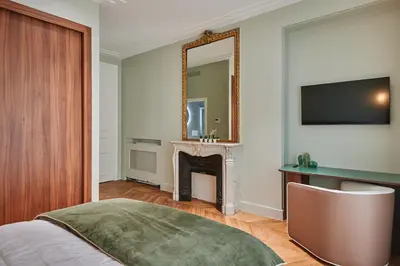 Télévision ou salle de divertissement dans l'établissement Résidence Center of Paris by Studio prestige