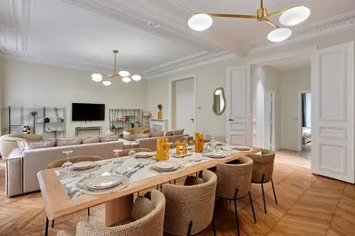 Télévision ou salle de divertissement dans l'établissement Résidence Center of Paris by Studio prestige