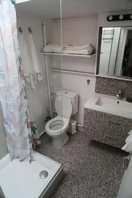 Salle de bains dans l'établissement Le cocon perché entre l'Opéra et les Tuileries