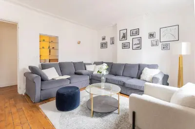Coin salon dans l'établissement GuestReady - Duplex spacieux et lumineux