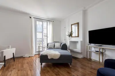 Télévision ou salle de divertissement dans l'établissement GuestReady - Duplex spacieux et lumineux