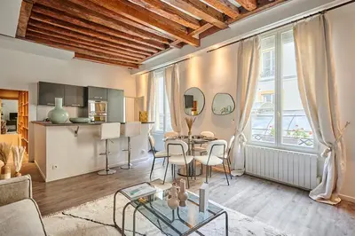 Cuisine ou kitchenette dans l'établissement Apartment center of Paris by Studio prestige