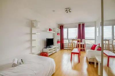 Télévision ou salle de divertissement dans l'établissement GuestReady - Beau studio avec vue imprenable