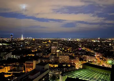 Vue générale sur Paris ou vue de la ville depuis l'appartement
