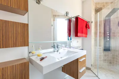 Salle de bains dans l'établissement GuestRead - Appt moderne près des Batignolles