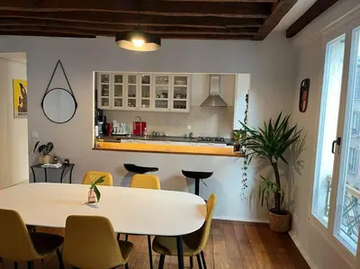 Cuisine ou kitchenette dans l'établissement Lovely large apartment (4p) near Montparnasse