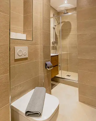 Salle de bains dans l'établissement The Square, Paris-Asnières, Private Apartment with Bedroom and Living Room