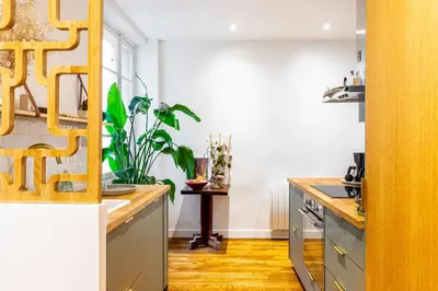 Cuisine ou kitchenette dans l'établissement GuestReady - Loveliness near Pont Mirabeau
