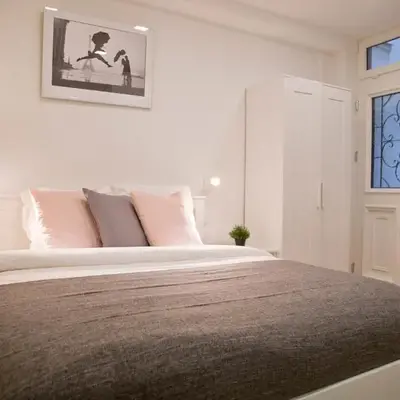 Mathilde - Authentic Studio Saint-Germain Seine Walk