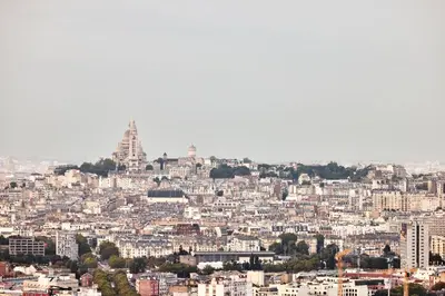 Vue générale sur Saint-Denis ou vue de la ville depuis l'hôtel