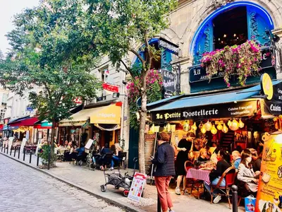 Clients de l'établissement Paris rare pearl 5e Notre Dame Saint Michel