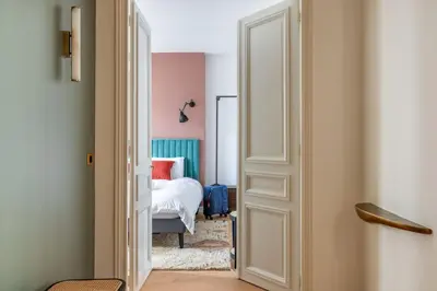 Un ou plusieurs lits dans un hébergement de l'établissement Rare, center, luxury apartment with roof view