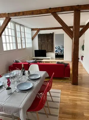 Télévision ou salle de divertissement dans l'établissement Loft duplex d'exception de 120m2 Paul Bert