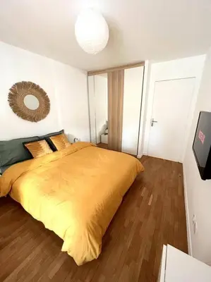 Un ou plusieurs lits dans un hébergement de l'établissement PARIS-MONTROUGE Magnifique appartement 3 pièces de 75m2 avec PARKING - très cosy pour 1 - 8 personnes refait à NEUF -ENTIRE APARTMENT LUXURIOUS AND WARM -Montrouge Paris 14ème - Proche Aéroport Orly Parc Expositions Porte de Versailles FREE WIFI GRATUIT