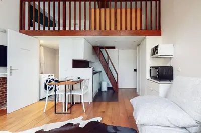 Cuisine ou kitchenette dans l'établissement Chez Gustave: CLIM Calm,Saint Paul Marais, 2Guests