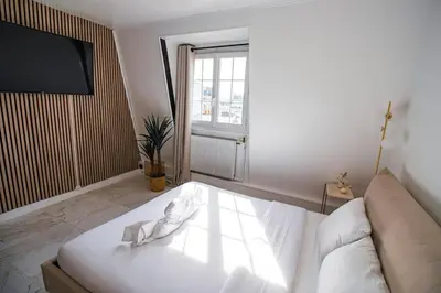 Un ou plusieurs lits dans un hébergement de l'établissement Typical Parisian Studio in Le Marais