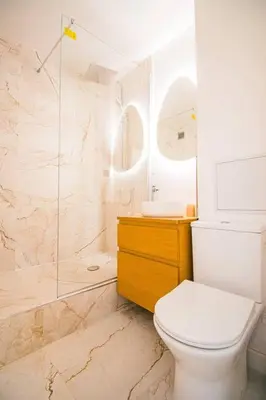 Salle de bains dans l'établissement Typical Parisian Studio in Le Marais