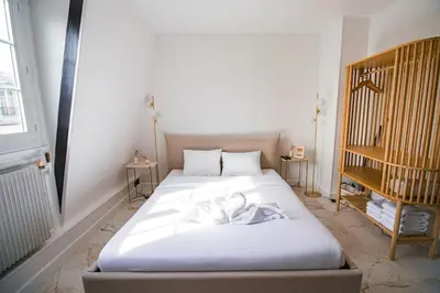 Un ou plusieurs lits dans un hébergement de l'établissement Typical Parisian Studio in Le Marais