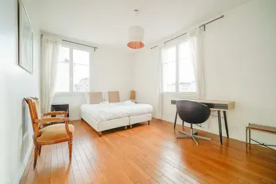 Un ou plusieurs lits dans un hébergement de l'établissement Appartement spacieux 17ème arrondissement - II