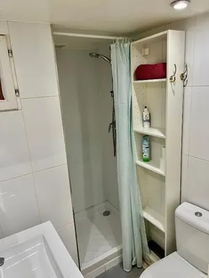 Salle de bains dans l'établissement Studio butte aux cailles