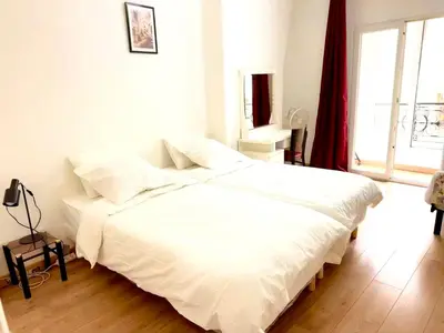 Un ou plusieurs lits dans un hébergement de l'établissement Bastillle two bedroom APT