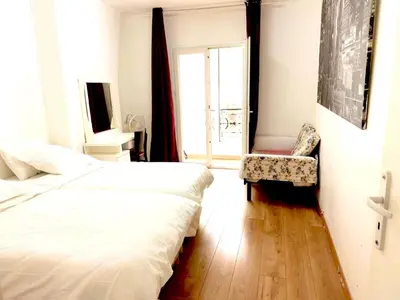 Un ou plusieurs lits dans un hébergement de l'établissement Bastillle two bedroom APT
