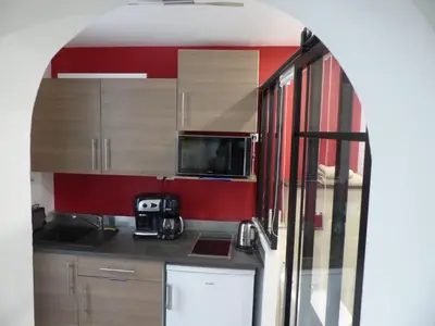 Cuisine ou kitchenette dans l'établissement Charmant logement près Parc Buttes Chaumont